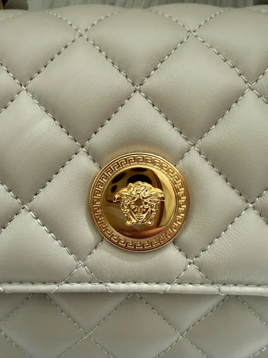 ✨ VERSACE LA MEDUSA ✨ Quilted Top-Handle Bag in Taupe with Gold Medallion - Picture 6 of 10